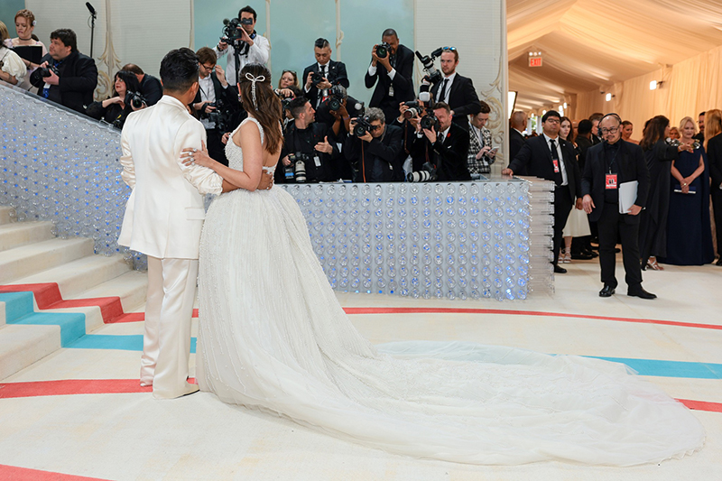 Alia Bhatt makes Met Gala debut in floor-sweeping 'Made in India' white gown  - Yes Punjab - Latest News from Punjab, India & World