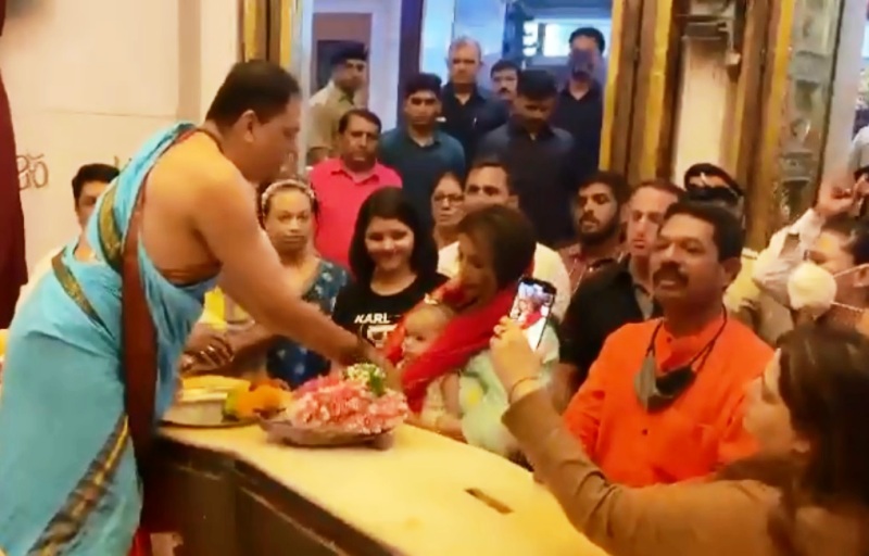 Priyanka Chopra visits Siddhivinayak Temple with daughter Malti Marie