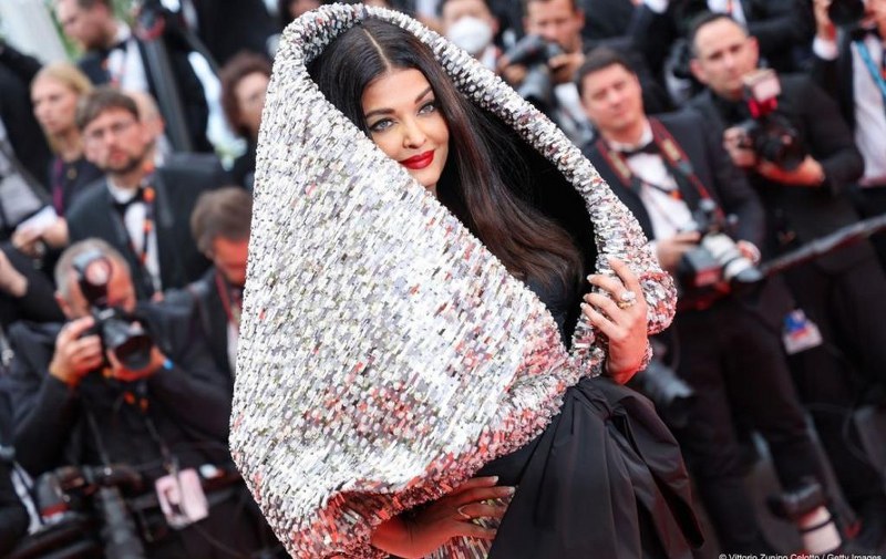 Cannes veteran Aishwarya Rai Bachchan goes out of her comfort zone, dons giant silver hood on Day 1
