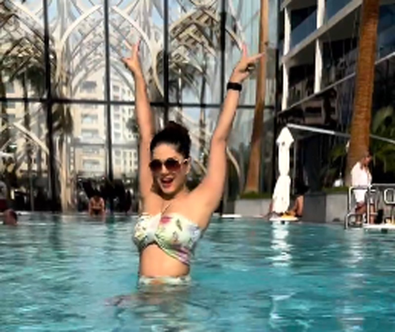 Bikini-clad Sunny Leone enjoys her time in a 'sexy getaway', check out her latest video