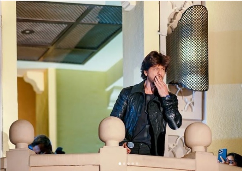 SRK promotes Pathaan in Dubai, trailer plays at Burj Khalifa