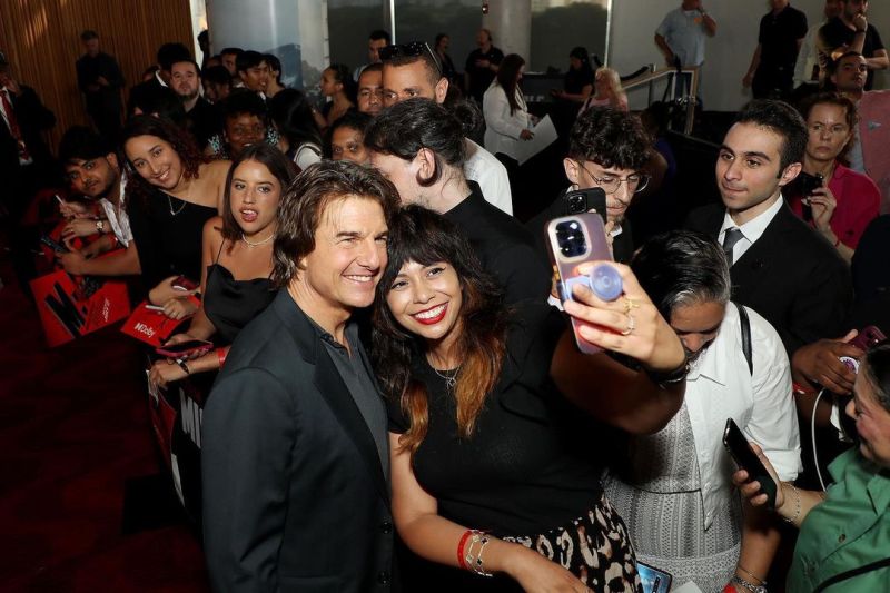 Tom Cruise makes relationship with Russian socialite Elsina Khayrova official