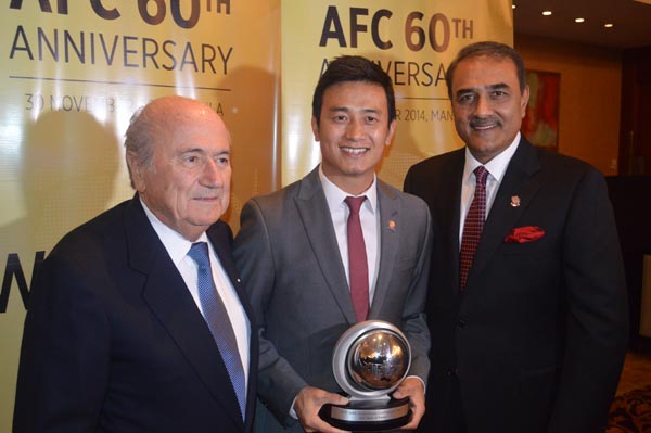 Bhaichung receives AFC Hall of Fame Award