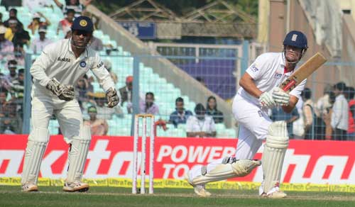 Test: India losing grip over match, series