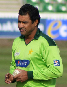 Waqar Younis appointed as PCB coach