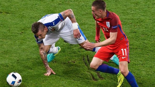 England second after Slovakia stalemate