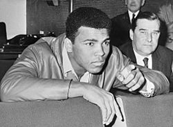 Muhammad Ali's body arrives in Louisville