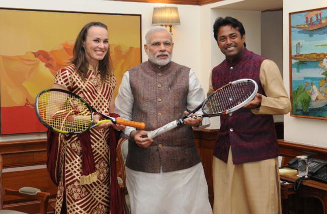 Leander, Martina clinch French Open title
