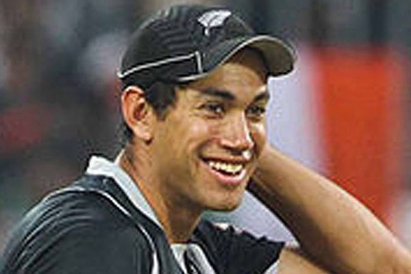 Sussex signs Ross Taylor