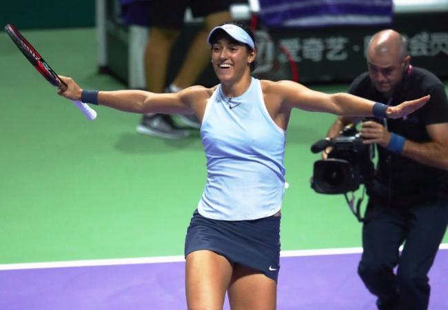  Caroline Wozniacki beats Halep in WTA Finals Singapore
