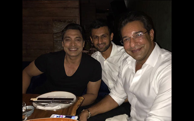 Shoaib Akhtar shares image with Pakistani stars Wasim Akram, Shoaib Malik