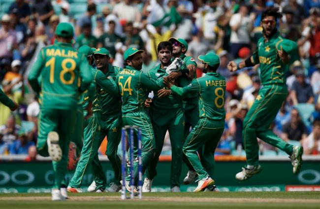 Pakistan beat India to lift Champions Trophy 