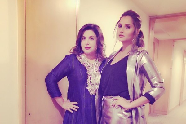 Farah Khan, Sania Mirza pose in Manish Malhotra collections at Indian Sports Honours 