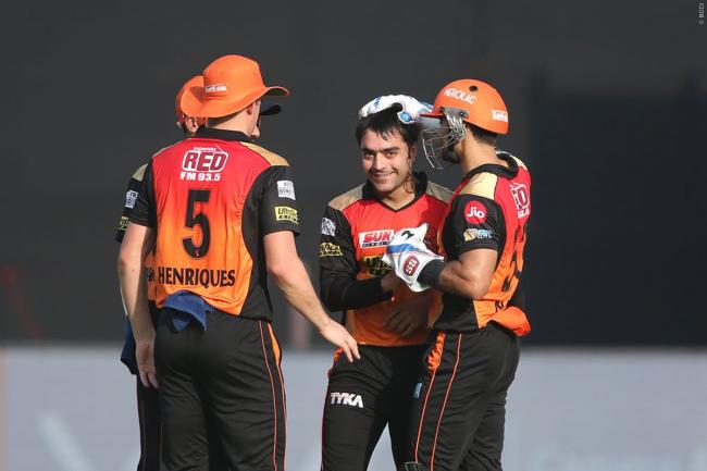 Sunrisers Hyderabad beat Gujarat Lions, qualify for IPL playoffs