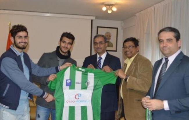 Ambassador felicitates young Indian footballers from Kashmir playing in Spain 