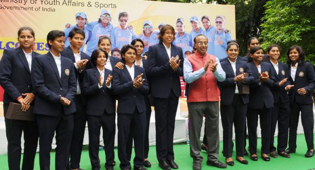 Sports Minister Vijay Goel felicitates Indian women cricket team