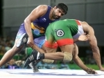 Vinesh Phogat and Sumit clinch CWG gold medals in wrestling 