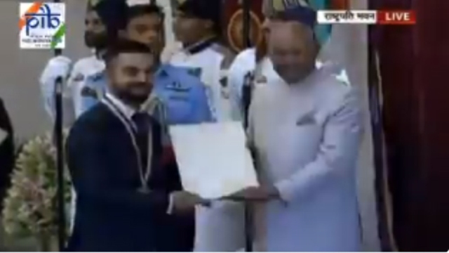 President confers Virat Kohli with Rajiv Gandhi Khel Ratna Award 