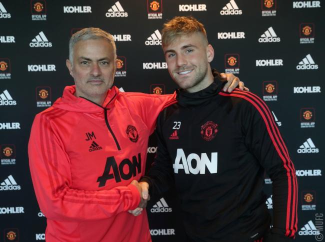 Manchester United signs new contract with Luke Shaw