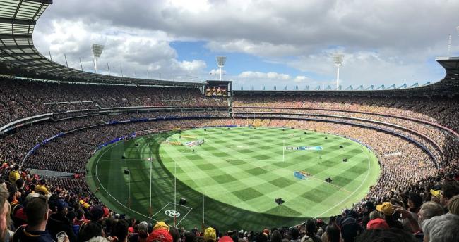 Spectators evacuated from Melbourne Cricket Ground after racist chants against Indian players