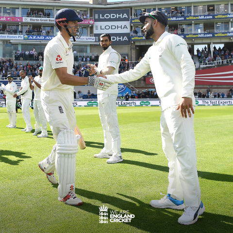 Fifth Test: India team give guard of honour to Alastair Cook London, Sept 7 (IBNS): In a show of respect, the Indian team gave former England skipper Alastair Cook, who is playing last Test match of his career, a guard of honour as he stepped out to pl