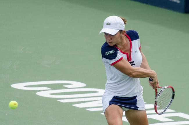 Simona Halep reaches Australian Open third round