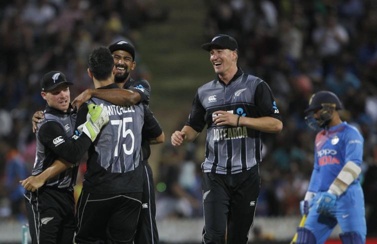 New Zealand beat India by 4 runs in third T20 match to clinch series 