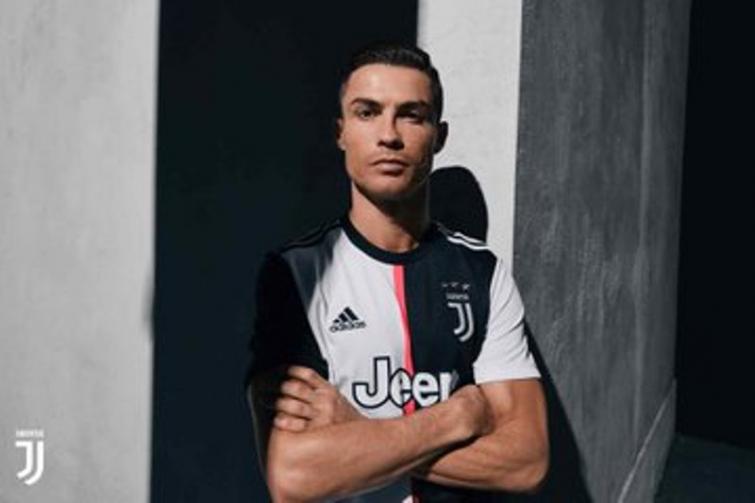 Juventus removes iconic stripes in new home kit