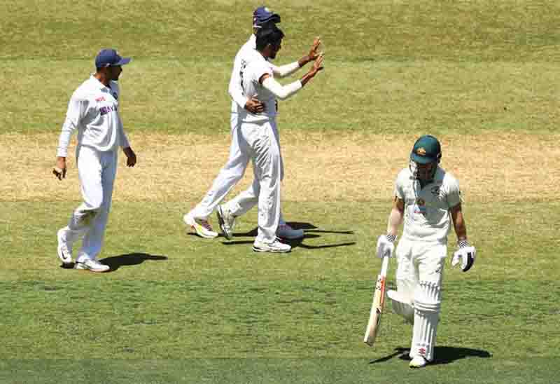 Boxing Day Test: Indian bowlers pick up five Australian wickets 