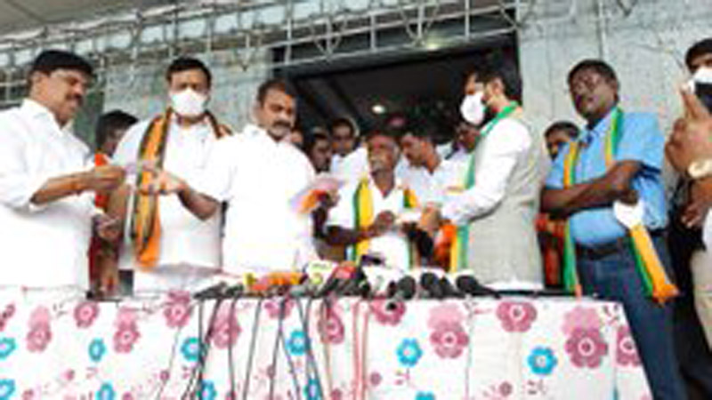 Former Indian cricketer L Sivaramakrishnan joins BJP ahead of Tamil Nadu Assembly polls