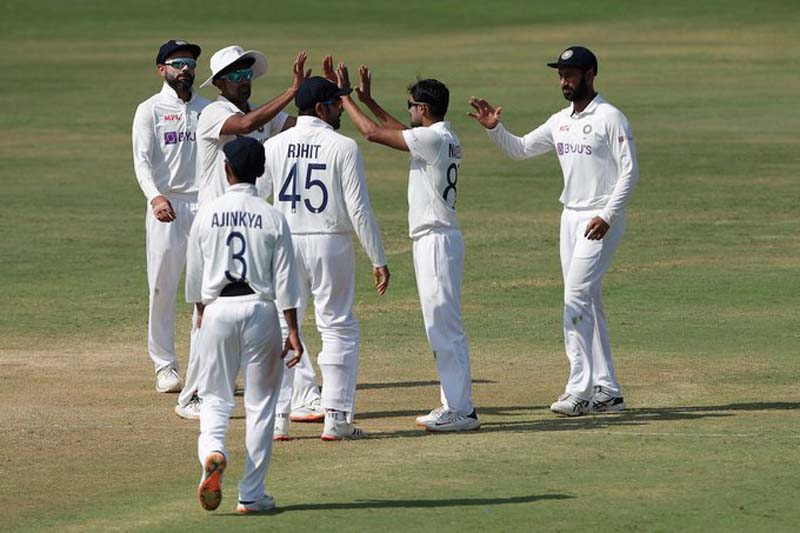 India finish fourth day's play at 39/1