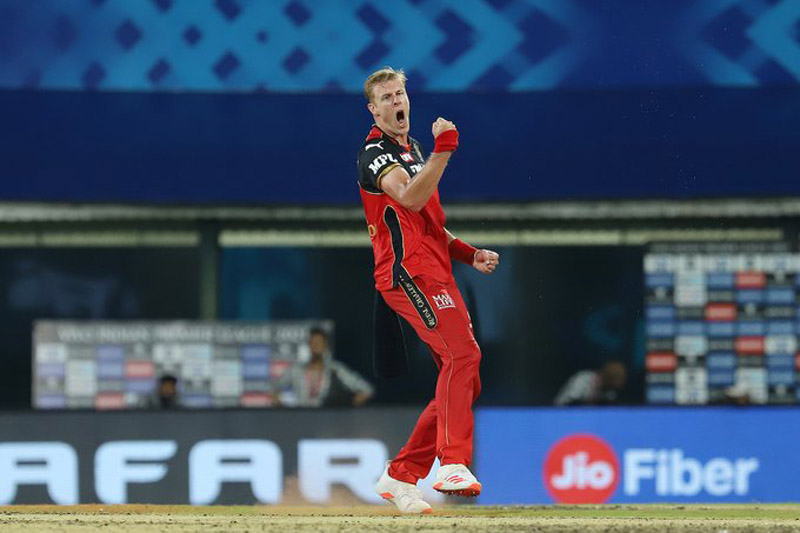 AB de Villiers hits unbeaten 76, bowlers put up all-round show as RCB defeat KKR by 38 runs 