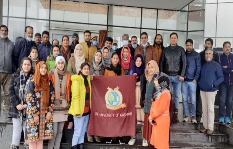 Jammu and Kashmir: KU V-C flags off all-girl student group for snow skiing course