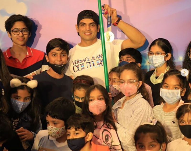 'Golden Boy' Neeraj Chopra shows his Olympic medal to kids in Mumbai