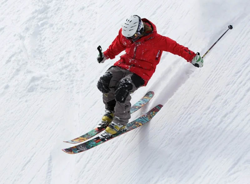 Jammu and Kashmir: Ski lovers throng Gulmarg on year's first snowfall