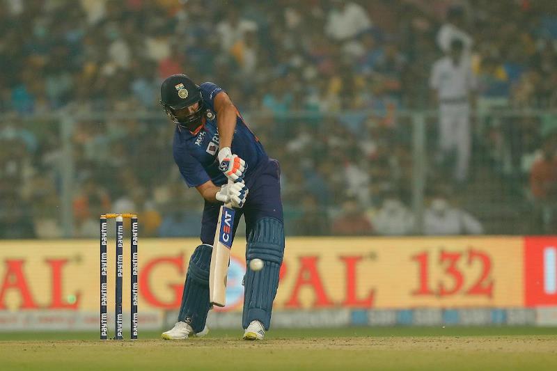 3rd T20: Rohit Sharma, tail enders power India to score 184/7 in 20 overs