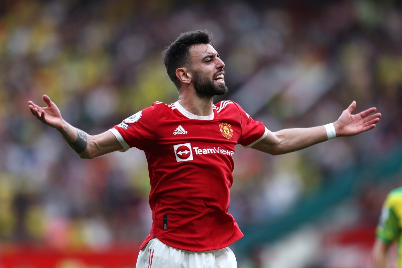 Manchester United star Bruno Fernandes unhurt after his car involves in crash: Reports