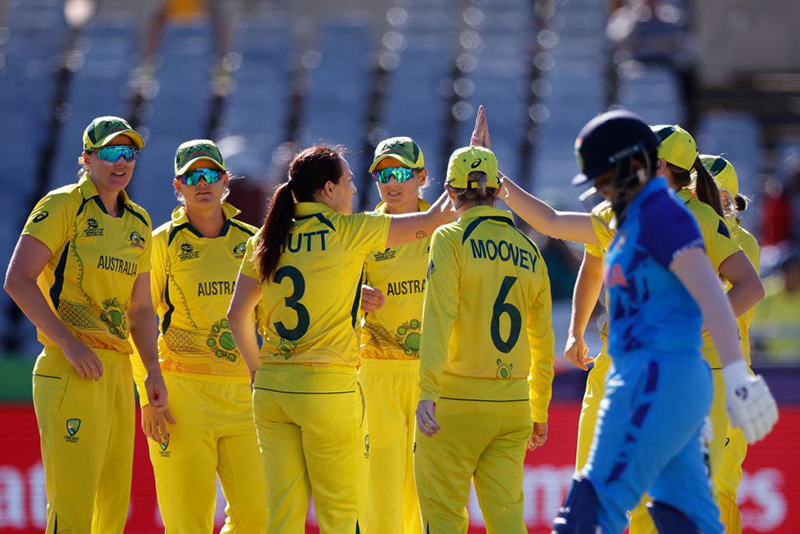 Australia survive nailbiter against India to reach Women's T20 World Cup final