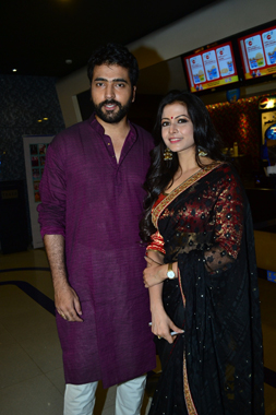 Stars glitter at 'Chaar' premiere in Kolkata