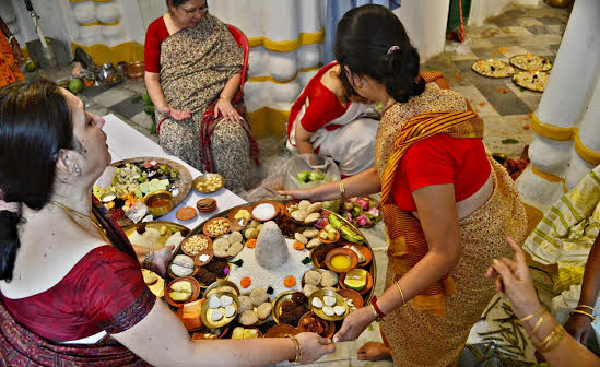 Festive fever reaches peak on Maha Ashtami-Maha Navami