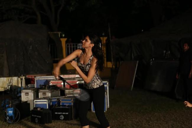 Deepika gets sporty on the sets of Piku