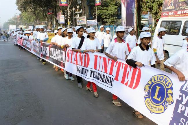 Kolkata walks in solidarity with victims of Peshawar tragedy