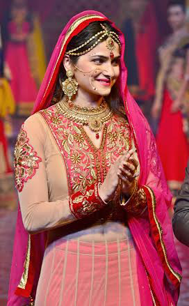 Prachi sizzles on the ramp