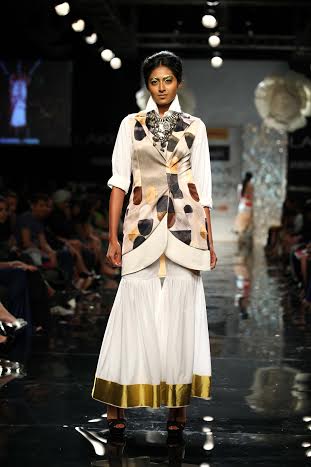 Shilpa Shetty walks the ramp at Lakme Fashion Week