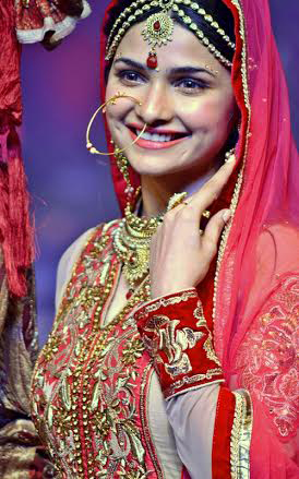 Prachi sizzles on the ramp