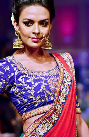 Prachi sizzles on the ramp