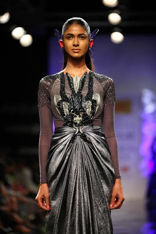 Sushmita Sen walks ramp in Lakme Week