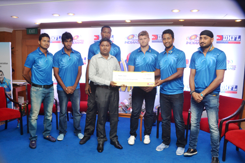 Mumbai Indians felicitate DHFL customers