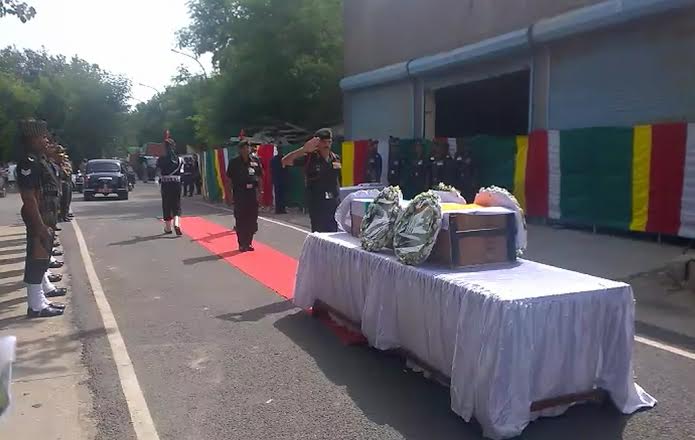 Gen Dalbir Singh pays respect to mortal remains of Hav Gaya Prasad