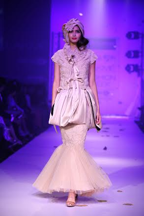 Diana Penty  walks the ramp at Lakme Fashion Week  